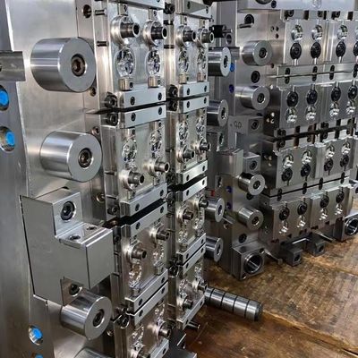 Zastosowane elementy formy preform PET. Precyzyjne narzędzia do formowania wtryskowego.