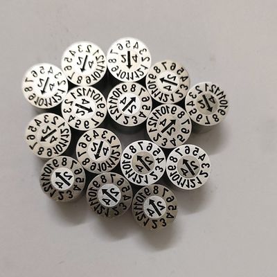 Standardowe znaczki daty DME. Wymienne wkładki daty formy i oznaczone szpilki.