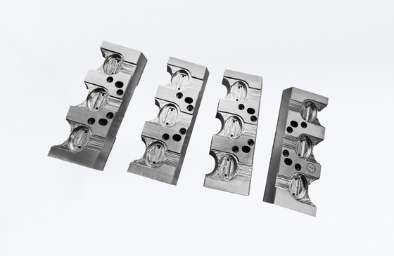 ASSAB Mold Steel Custom Non-Standard cores z precyzją 0,005 mm dla form opakowaniowych