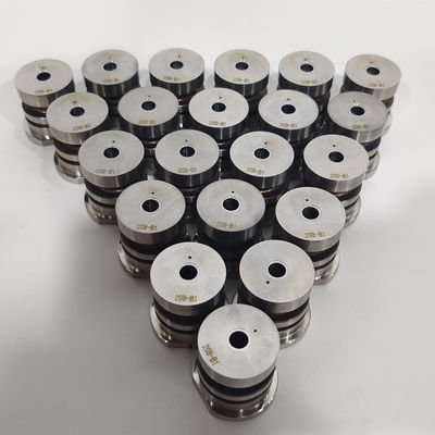 S136 Wstawianie pleśni medycznej. Precyzyjne lustro.